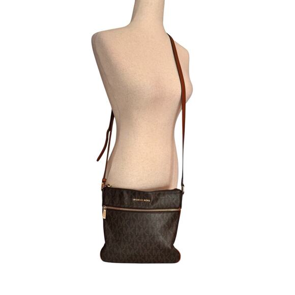 Michael Kors Signature Bedford Logo Flat Crossbody Bag - Picture 2 of 11